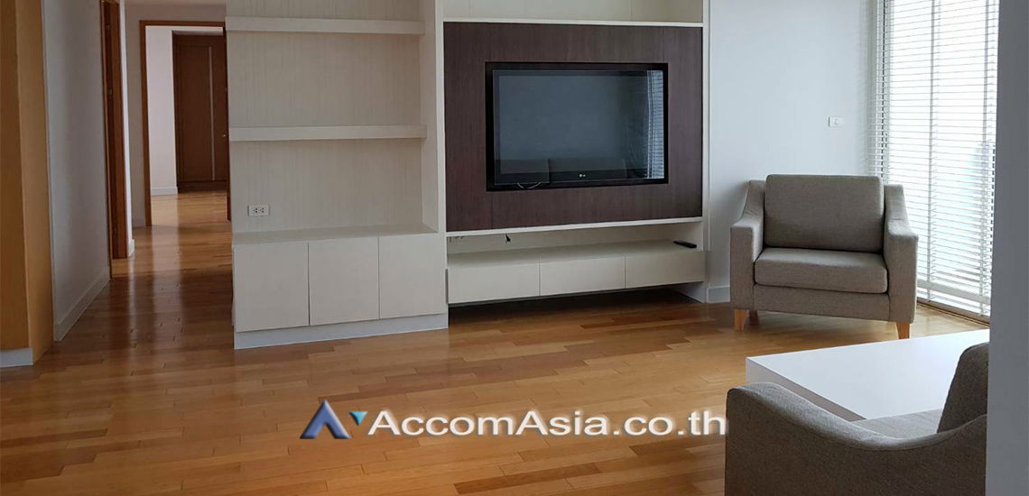 picture 🔼🔽 AccomA 📩 Modern condo with pool view and soft white interiors (1514268) - 2/14