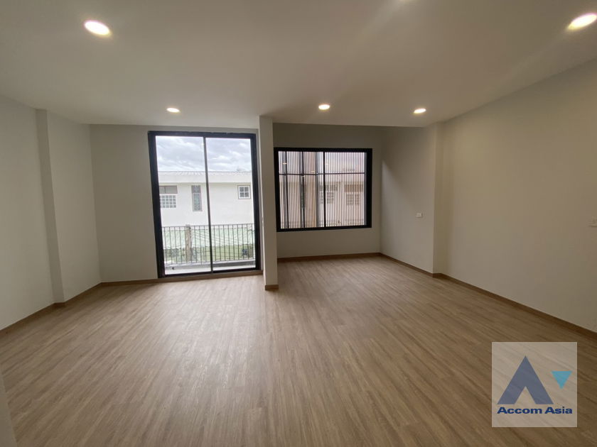 รูป 🔼🔽 AccomA 📩 Newly renovated 3 BR House in Khlong Ton Nuea (AA44322) - รูปที่ 9/20