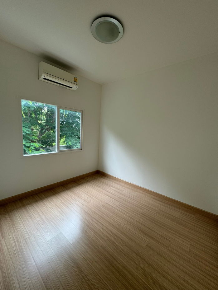 รูป ขายด่วน ทาวน์เฮ้าส์ 2 ชั้น คาซ่า ซิตี้ Casa City ดอนเมือง เนื้อที่ขนาด 25.20 ตารางวา 3ห้องนอน 2ห้องน้ำ หลังมุม ติดสวน ถนนเมน เดินทางสะดวก  - รูปที่ 7/10