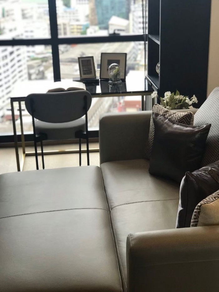 picture Ashton Chula Silom【𝐑𝐄𝐍𝐓】🔥A stylish room with a touch of luxury, featuring premium furniture and full amenities.🔥  Contact Line ID: @hacondo - 8/12