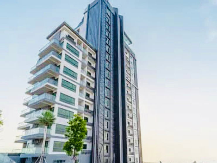 picture Why buy this unit? Quiet, private, good atmosphere, views both day and night. - 19/20