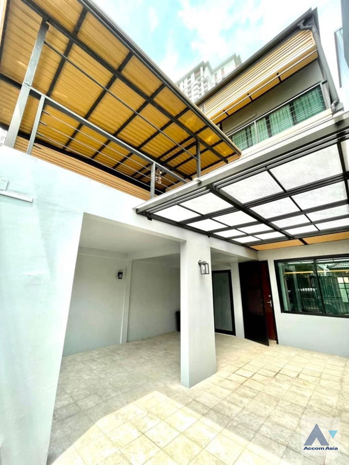 รูป 🔼🔽 AccomA 📩 Sunlit family home with private garden and pool in Sukhumvit (AA24620) - รูปที่ 2/15