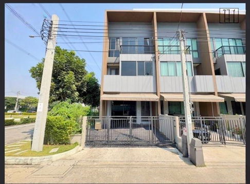 R0108 ขาย บ้านกลางเมือง พระราม 9 – กรุงเทพกรีฑา  ทาวน์โฮม 3 ชั้น  หลังมุม ติดสวน 27.5 ตร.ว พื้นที่ใช้สอย 150 ตร.ม.
