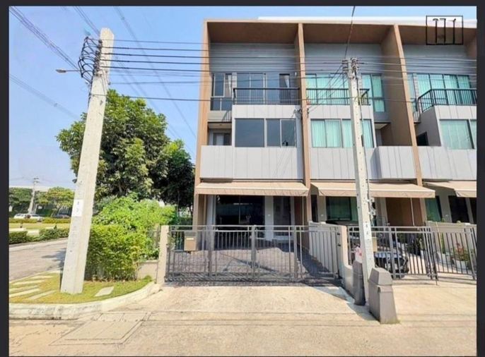 R0108 ขาย บ้านกลางเมือง พระราม 9 – กรุงเทพกรีฑา  ทาวน์โฮม 3 ชั้น  หลังมุม ติดสวน 27.5 ตร.ว พื้นที่ใช้สอย 150 ตร.ม.