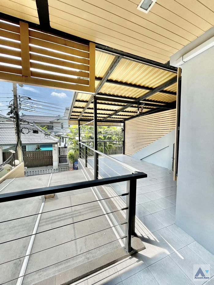รูป 🔼🔽 AccomA 📩 Sunlit family home with private garden and pool in Sukhumvit (AA24620) - รูปที่ 15/15