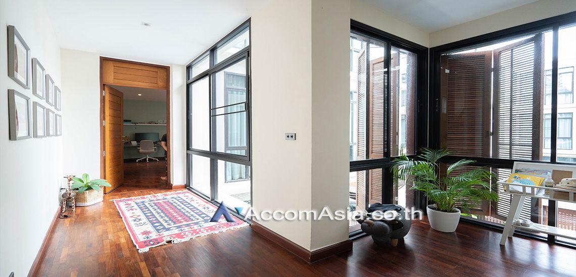 picture 🔼🔽 AccomA 📩 Renovated executive home with private pool in gated community (AA13419) - 12/19