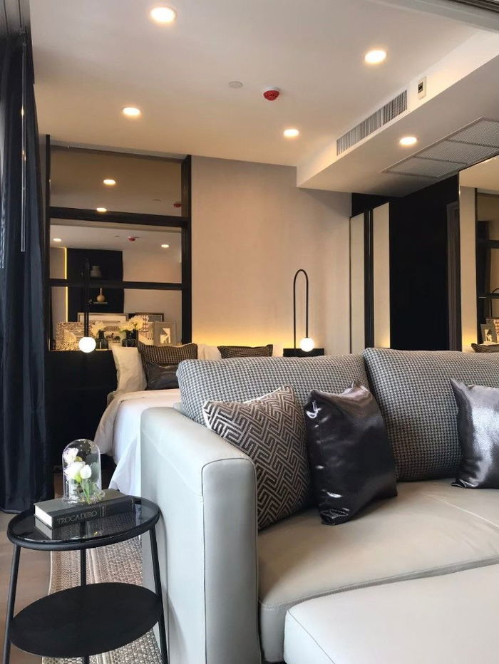 picture Ashton Chula Silom【𝐑𝐄𝐍𝐓】🔥A stylish room with a touch of luxury, featuring premium furniture and full amenities.🔥  Contact Line ID: @hacondo - 9/12