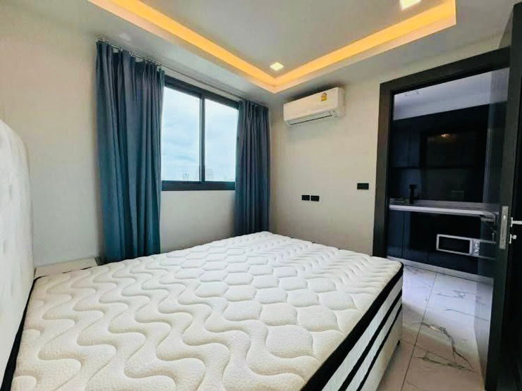 picture Why buy this unit? Quiet, private, good atmosphere, views both day and night. - 3/20
