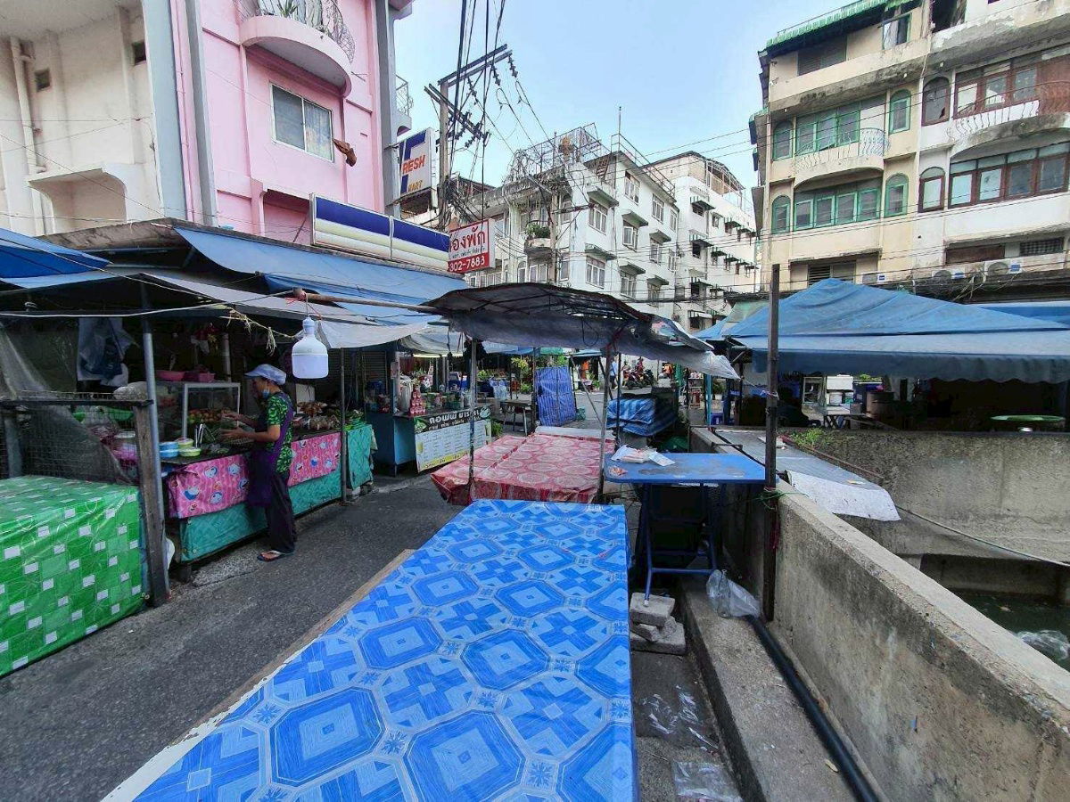 picture Shophouse for sale, 3.5 floors, Soi Ramkhamhaeng 65 (Soi Maha Thai), special price only 3.9 million baht (N.1804) - 2/4
