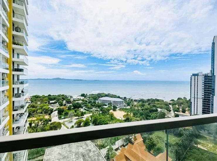 picture A luxury condominium near the beach, located in the heart of Jomtien’s most popular residential area. Convenient access, great atmosphere perfect  - 8/16