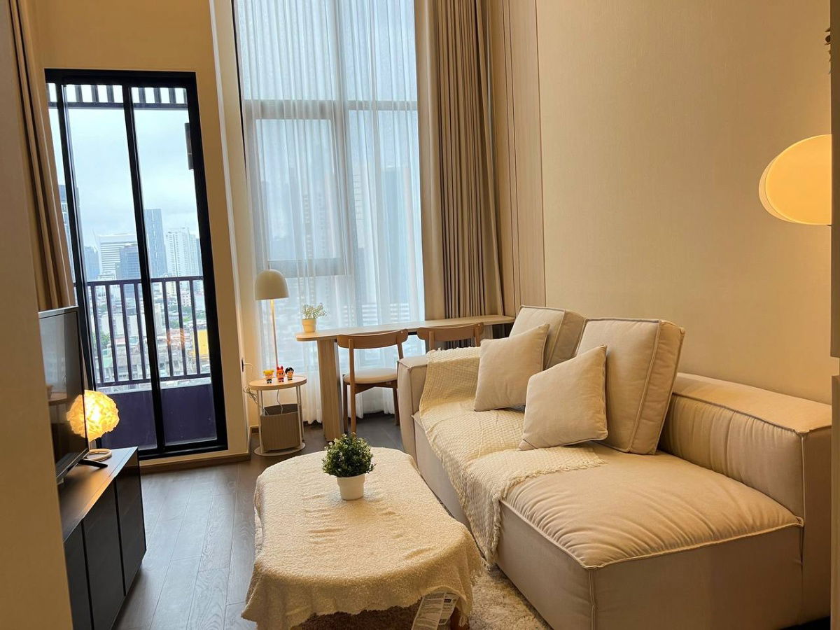 picture Park Origin Chula Samyan【𝐑𝐄𝐍𝐓】🔥The decor emphasizes simplicity, with a white and gold tone that adds elegance. 🔥  Contact Line ID: @hacondo - 8/10