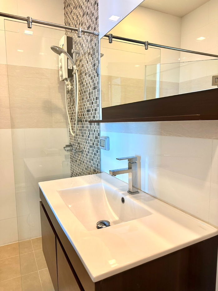 picture For Sale : Casalunar Paradiso 3 bedrooms, 2 bathrooms, area 151 sq m, 24th floor, Building C - Condo next to the sea, Chonburi - 18/19
