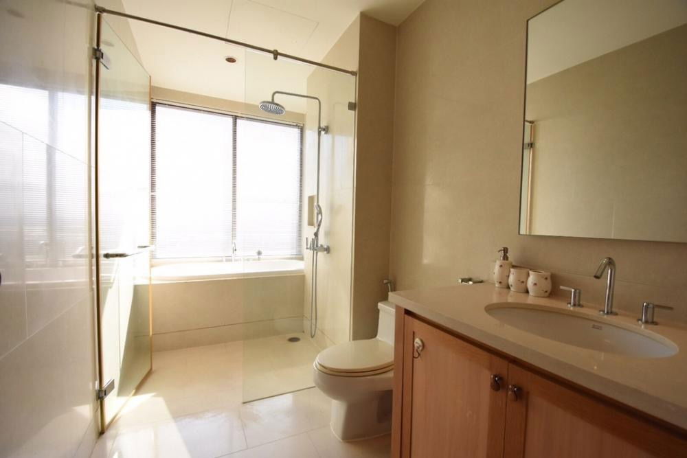picture #S4204 For Rent The Emporio Place Sukhumvit 24 - 9/11