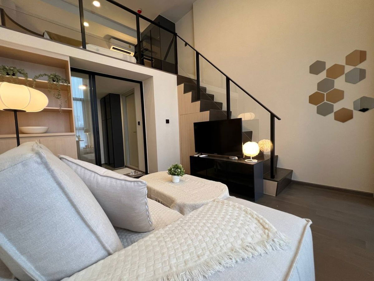 picture Park Origin Chula Samyan【𝐑𝐄𝐍𝐓】🔥The decor emphasizes simplicity, with a white and gold tone that adds elegance. 🔥  Contact Line ID: @hacondo - 6/10