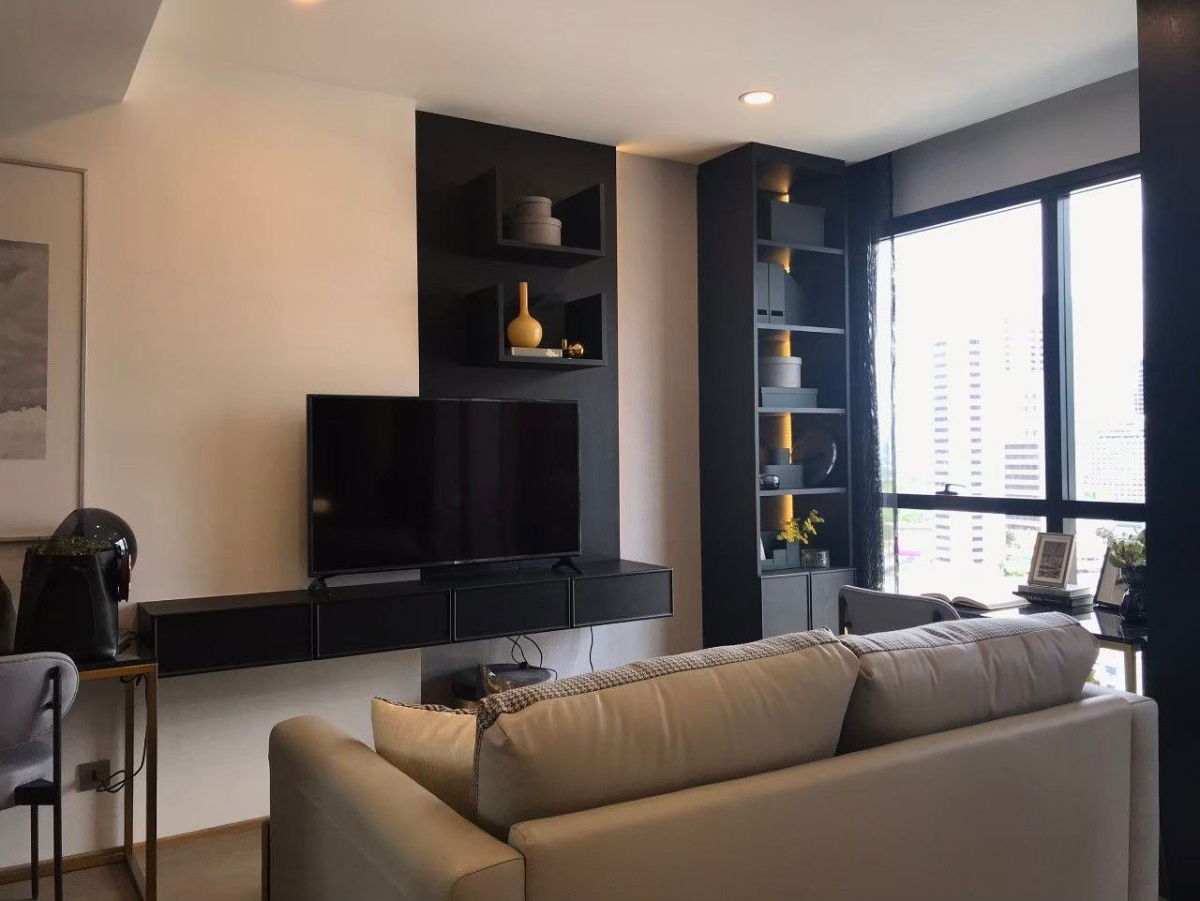 picture Ashton Chula Silom【𝐑𝐄𝐍𝐓】🔥A stylish room with a touch of luxury, featuring premium furniture and full amenities.🔥  Contact Line ID: @hacondo - 12/12