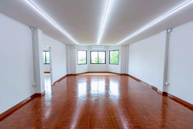 picture Never Used! MRT SuanLuang Rama IX 2.4km. Brand new 4-story luxury commercial Office building for ren - 2/8