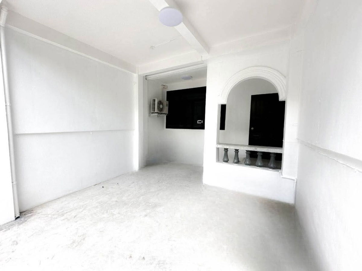 picture Town Home For Rent // Niran Home - 2/13