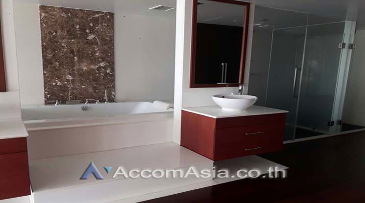 picture 🔼🔽 AccomA 📩 Modern condo with private balcony and open layout (1513968) - 9/10
