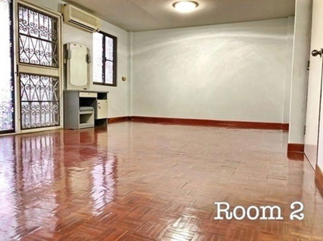 picture 5 bed Charoen Krung 105-109 Terminal21 Rama3 155m. CharoenRat 3-story townhouse for rent 420 sq.m 35 - 6/8
