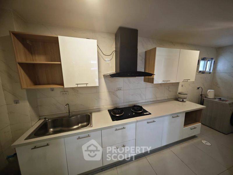 picture 4-BR Townhouse close to East Pattaya (ID 2159565) - 3/12