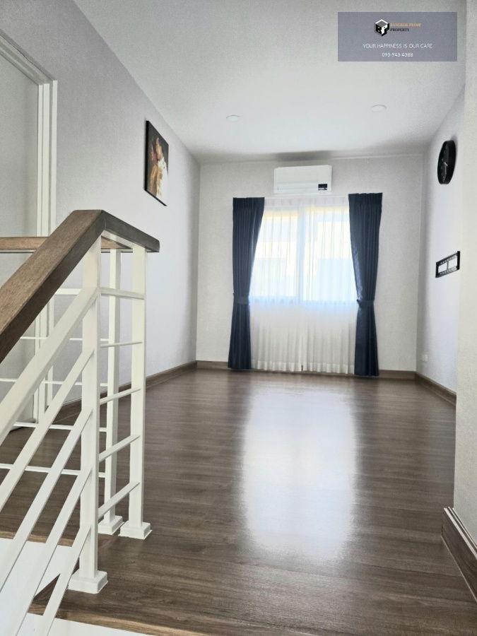 picture The City Pattanakarn | Largest size, corner plot, with a waterfall, koi pond, and trees around the house | #2025073111223 - 7/18