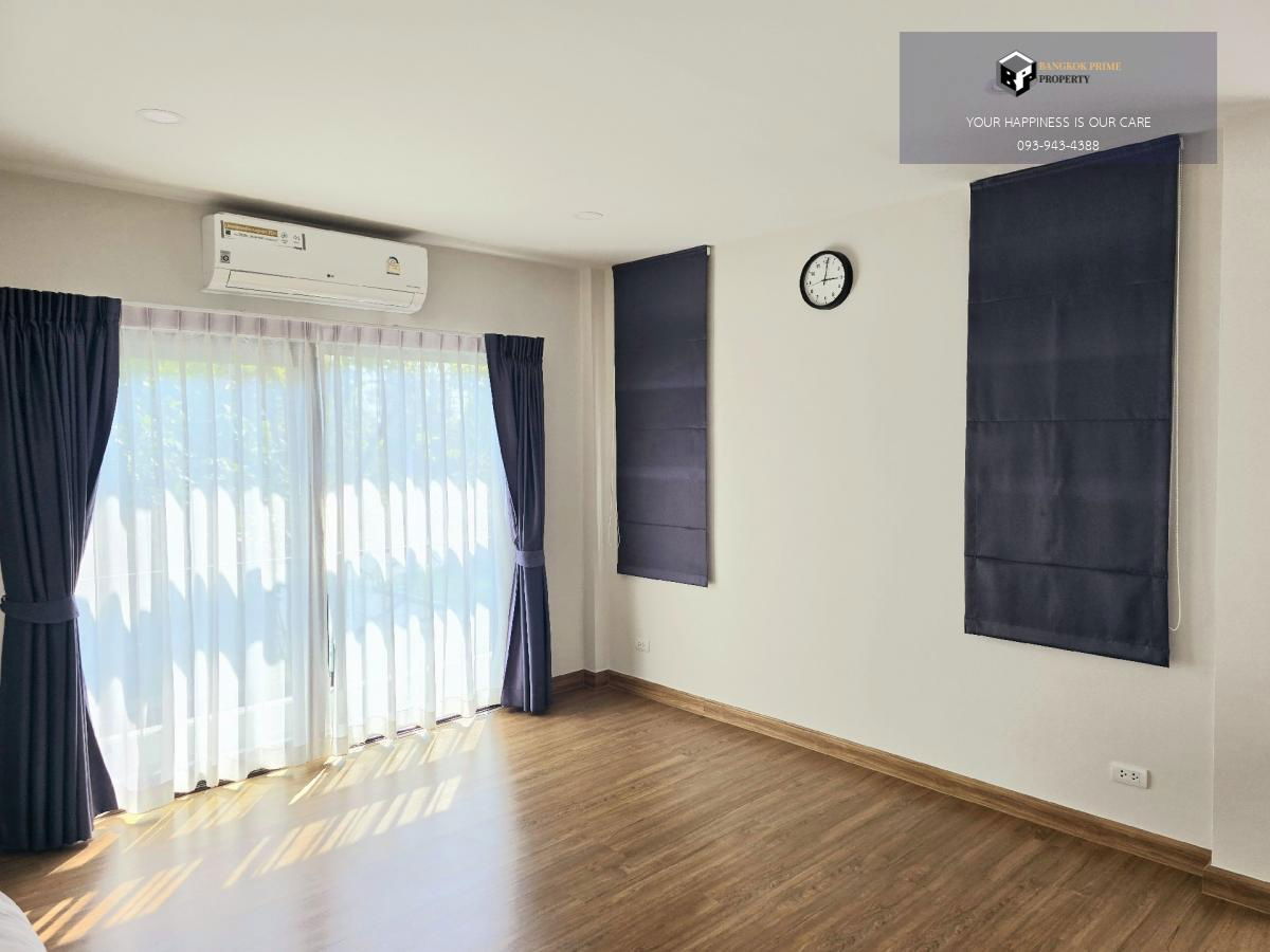 picture The City Pattanakarn | Largest size, corner plot, with a waterfall, koi pond, and trees around the house | #2025073111223 - 8/18