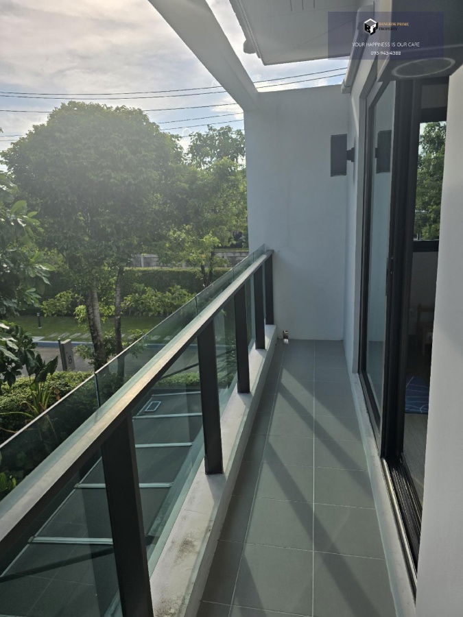 picture The City Pattanakarn | Largest size, corner plot, with a waterfall, koi pond, and trees around the house | #2025073111223 - 13/18