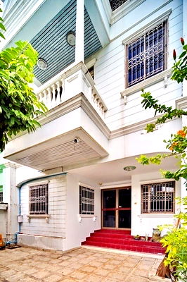 เช่าทาวน์โฮม ถนนราษฎร์บูรณะ : 5นอน เจริญกรุง105-109 ให้เช่าทาวน์เฮาส์ 3 ชั้น 420 ตร.ม. Terminal21 พระราม3 155ม. เจริญราษฏร์35 ตร.วา. 3 น้ำ ตลาดบางคอแหลม 800 ม.