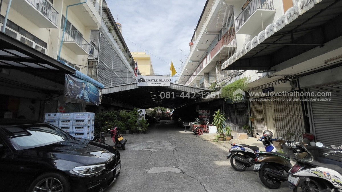 รูป ขายตึกแถว3.5ชั้นถนนรางน้ำ ซอยร่วมจิต มี11คูหา พื้นที่ 146.5 ตรว. ขายเพียงแค่ห้องละ 7.5 ล้านเท่านั้น หาราคาถูกขนาดนี้ในย่านนี้ไม่มีอีกแล้ว  - รูปที่ 2/10