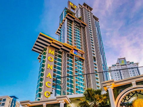 High-End Luxury Project • Monaco is a p modern luxury project. • High-grade materand spacious common areas. • Standards comparable to a 5-star hotel.