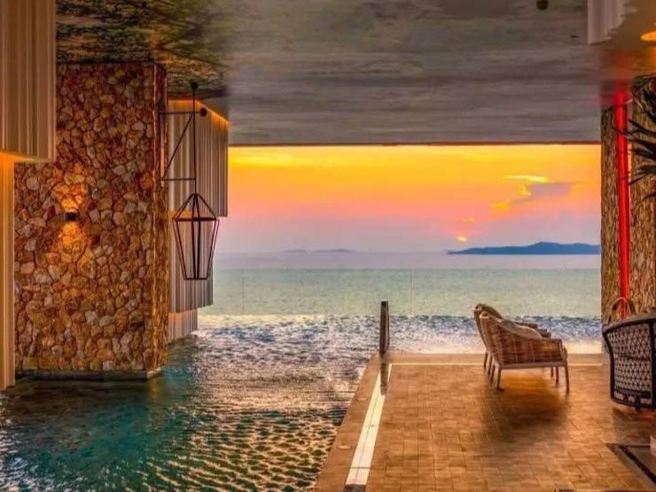 picture Why buy this unit? Quiet, private, good atmosphere, views both day and night. - 14/20