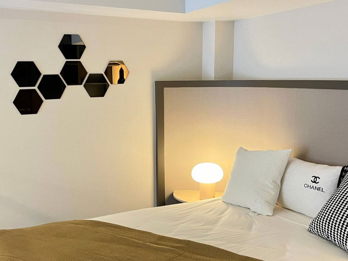 picture Park Origin Chula Samyan【𝐑𝐄𝐍𝐓】🔥The decor emphasizes simplicity, with a white and gold tone that adds elegance. 🔥  Contact Line ID: @hacondo - 3/10