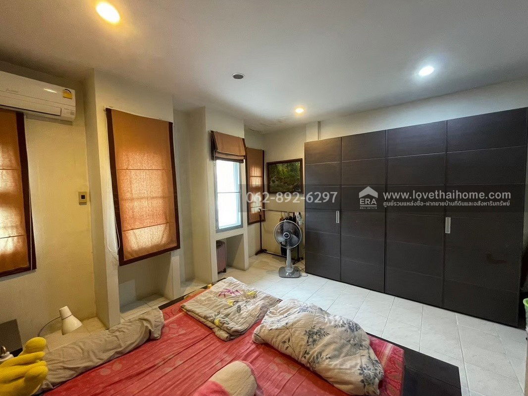 picture 3-storey townhouse for sale, Soi Pracha Uthit 12, Rim Suan Don Mueang Village, corner unit, facing the road on 3 sides, size 23 square wah, - 4/13