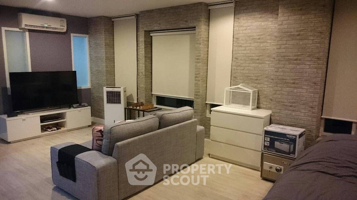 รูป คอนโด 1-ห้องนอน ที่ สุรวงศ์ ซิตี้ รีสอร์ท คอนโดมิเนียม ใกล้ MRT สามย่าน (ID 1962633) - รูปที่ 1/10