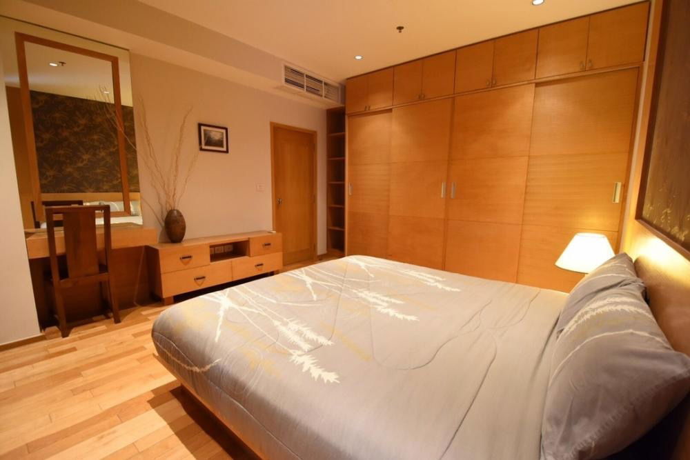 picture #S4204 For Rent The Emporio Place Sukhumvit 24 - 8/11