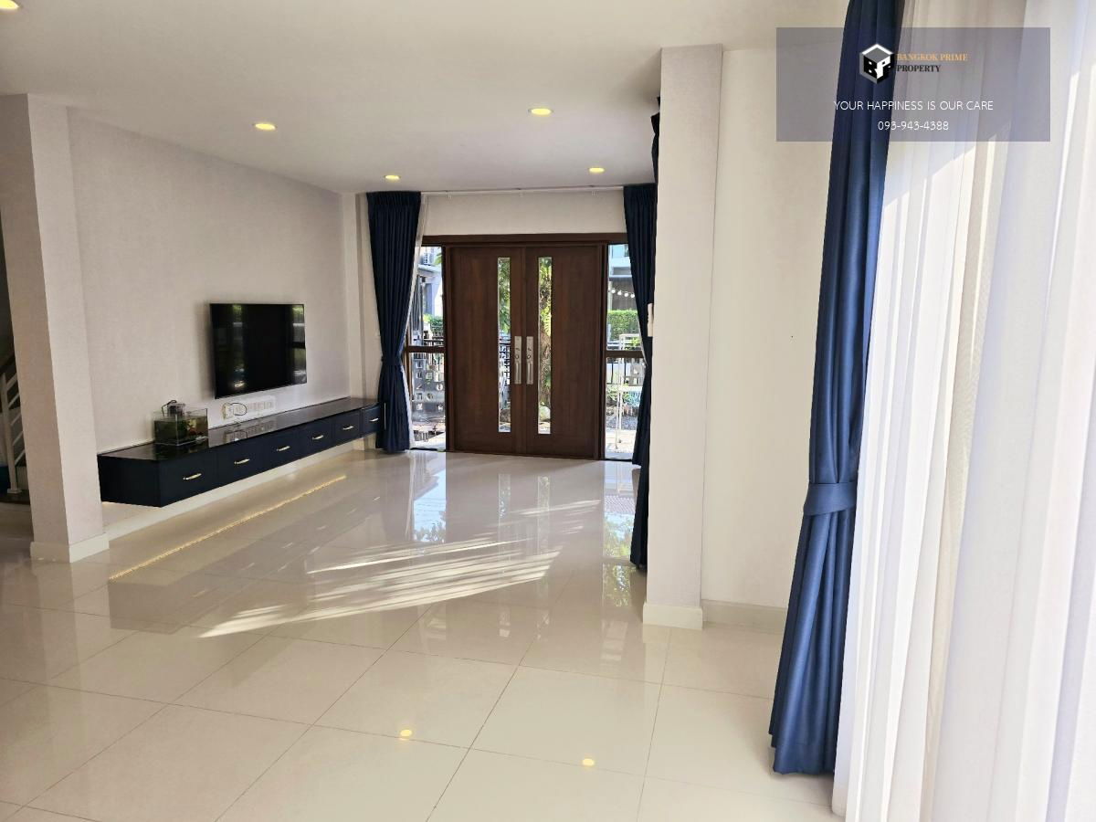 picture The City Pattanakarn | Largest size, corner plot, with a waterfall, koi pond, and trees around the house | #2025073111223 - 3/18