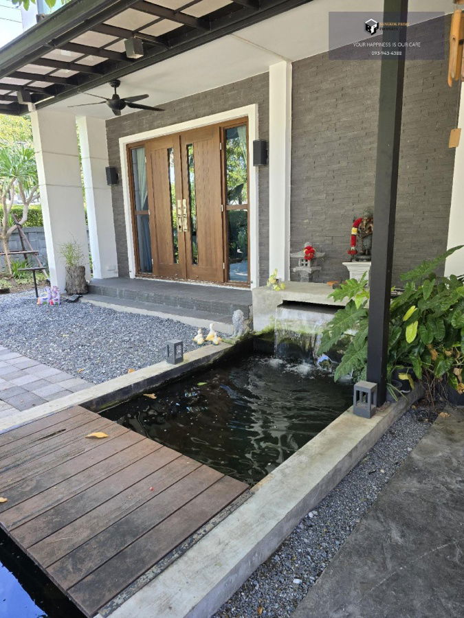 picture The City Pattanakarn | Largest size, corner plot, with a waterfall, koi pond, and trees around the house | #2025073111223 - 14/18