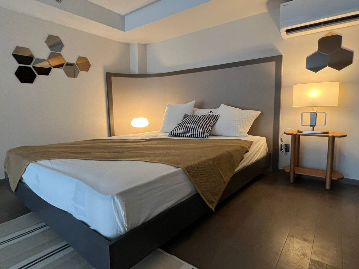 picture Park Origin Chula Samyan【𝐑𝐄𝐍𝐓】🔥The decor emphasizes simplicity, with a white and gold tone that adds elegance. 🔥  Contact Line ID: @hacondo - 2/10