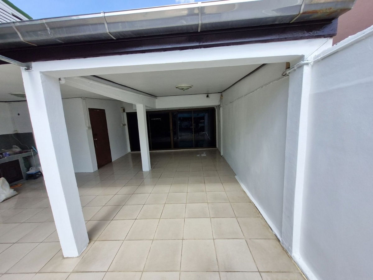 picture Newly renovated 2-storey twin house for rent in Pincharoen 3 Village, Songprapa Road, Don Mueang - 7/11