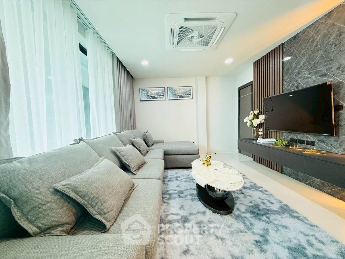 รูป บ้าน 5-ห้องนอน ใกล้ เมืองพัทยา (ID 2232660) - รูปที่ 2/16