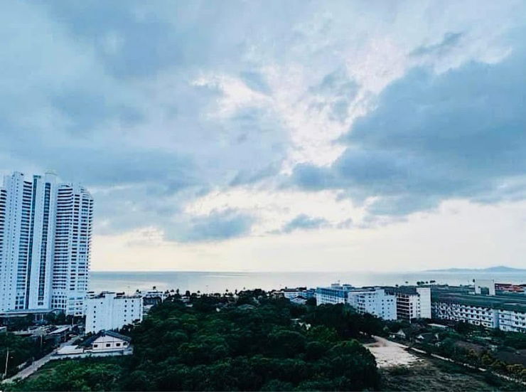 picture A luxury condominium near the beach, located in the heart of Jomtien’s most popular residential area. Convenient access, great atmosphere perfect  - 7/16