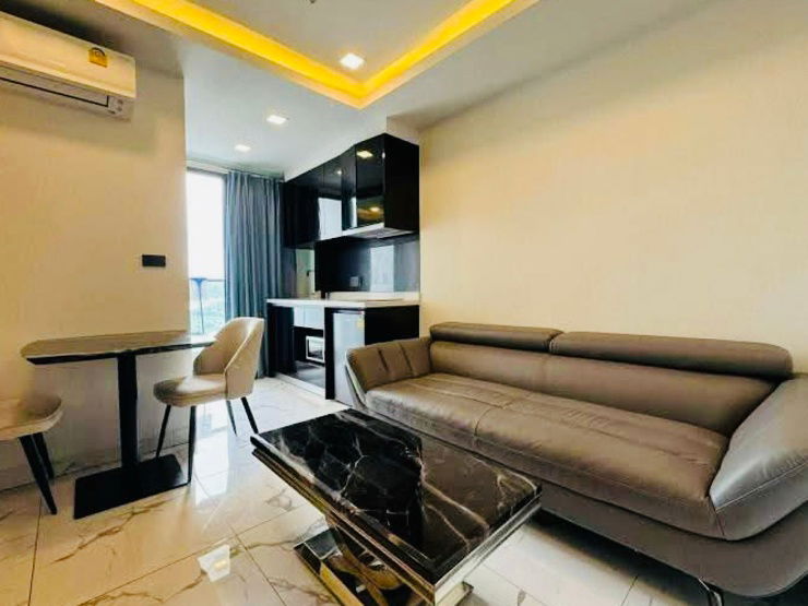picture Why buy this unit? Quiet, private, good atmosphere, views both day and night. - 10/20