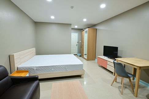 Regent Home Condo 3A Soi Paholyothin 57 near BTS