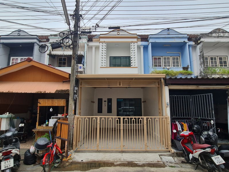 Townhouses for sale : S340 🏡 2-storey townhouse for sale, Intraview Village, Phraya Suren Road 19, selling for only 1,790,000 baht, special free transfer fee.