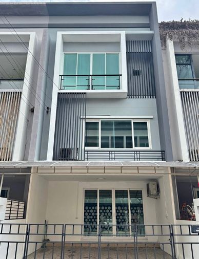 3-bed townhouse for rent, The Exclusive Pattanakarn 44
