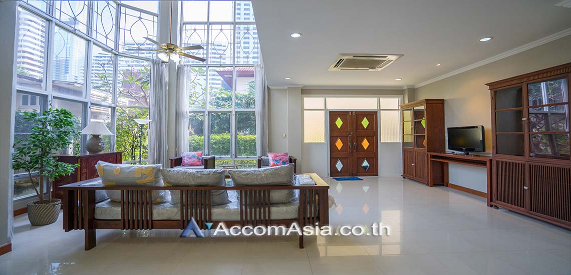 picture 🔼🔽 AccomA 📩 Villa-style home with elegant design and greenery view (95245) - 1/20