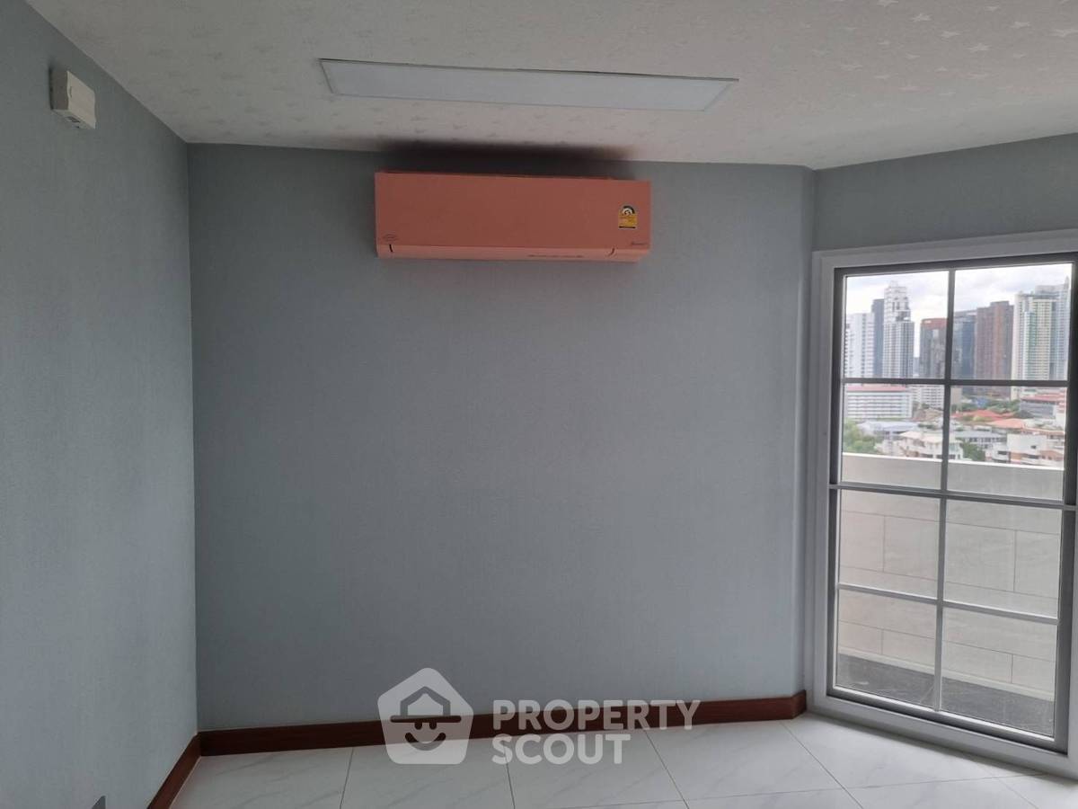 picture 2-BR Condo at D.S. Tower 2 Sukhumvit 39 Condominium near MRT Sukhumvit (ID 882560) - 4/17