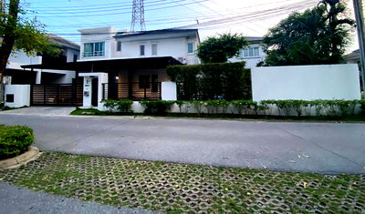 Houses for sale : For sale House in Noble Tara Village Project, Phatthanakan