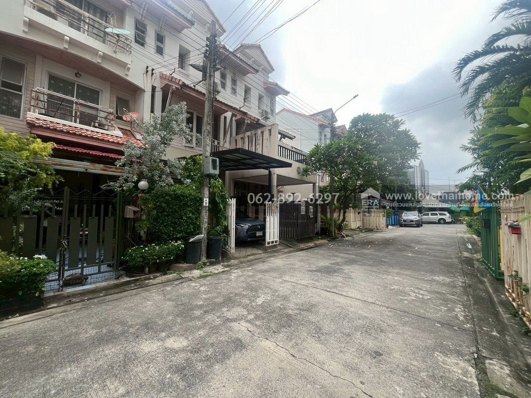 picture 3-storey townhouse for sale, Soi Pracha Uthit 12, Rim Suan Don Mueang Village, corner unit, facing the road on 3 sides, size 23 square wah, - 12/13