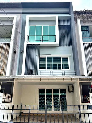 เช่าทาวน์โฮม ถนนศรีนครินทร์ : R2573 ให้เช่า ทาวน์โฮม 3 ชั้น The exclusive พัฒนาการ 44  (ว่างค่ะ)